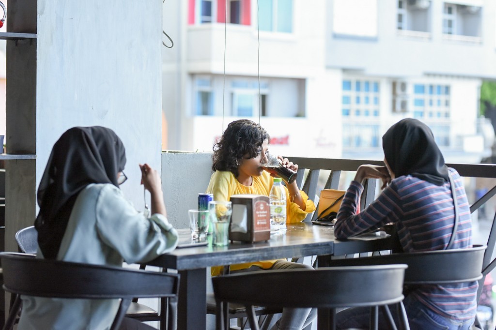 Changes brought to business hours for shops and restaurants