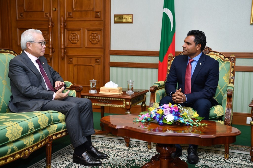 Maldives and Singapore hold discussions on developing human resources and medical field