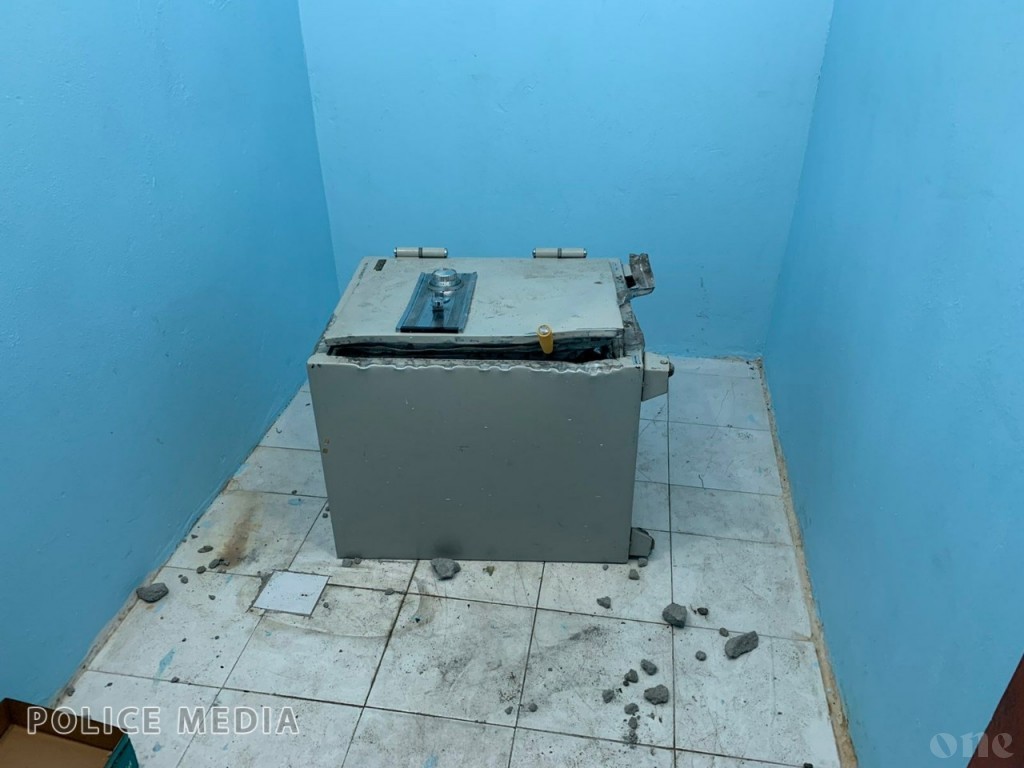 Group attempts to break into the safe of Vilimale’ office of City Council