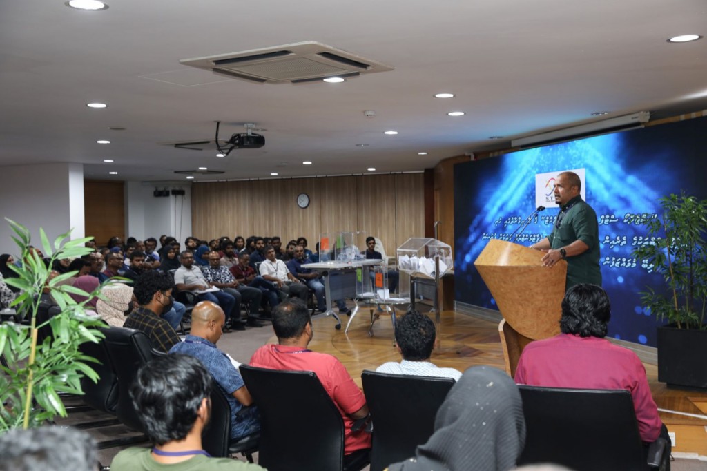 Stelcoge niviki huri flat thakuge guruathulun baahvaifi