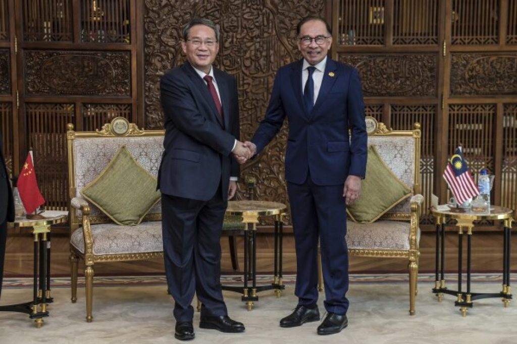 China-Malaysia ties set example for the region: Premier Li