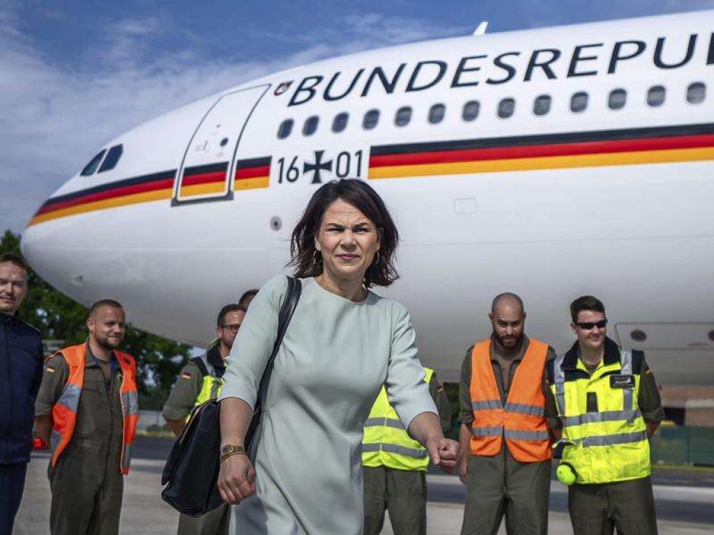 German ge minister eh dhathurukuri flight eh dhedhuvass therey dhefaharah emergency kohh jahssaifi