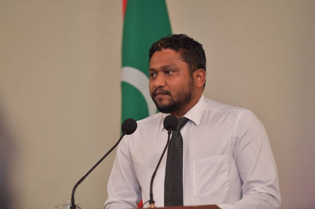 Ali Zahir, Felidhoo dhaairaa ah vaadha kurahvanee