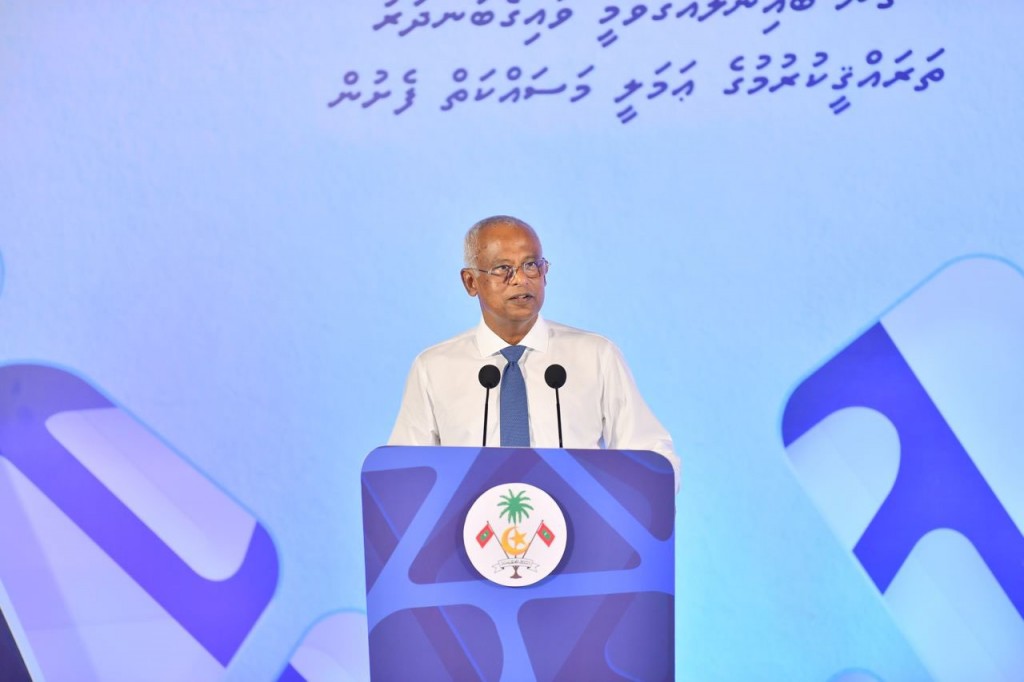 R. atoll dhekunu bithuge airport tharahgee kuraanee Beriyanfarugai: Raees