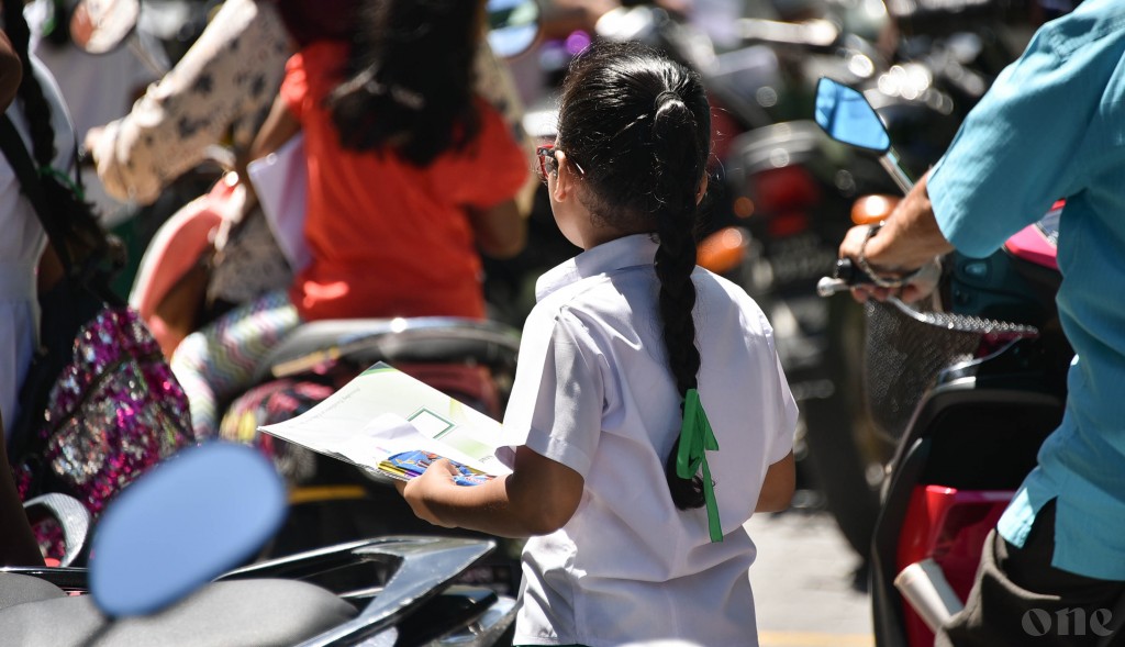 School thakuge kiyevun feshun August/September mahah badhalukurumah hiyaalu hoadhanee