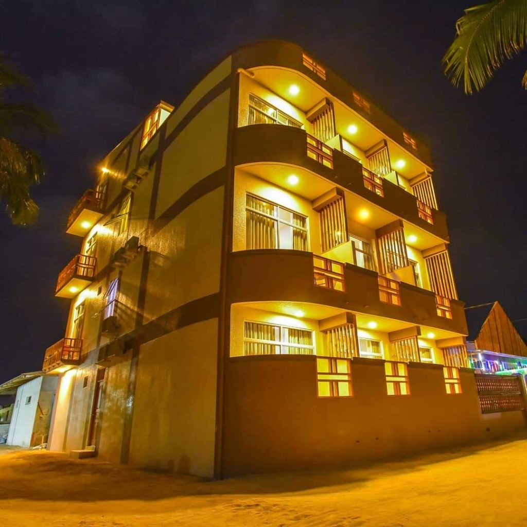 Huhdha aaeku hulhuvaafaivaa guesthouse eh nuhulhuvaa kamah Immigration inn bunumun, ethanah ai fathuruverin resort akah
