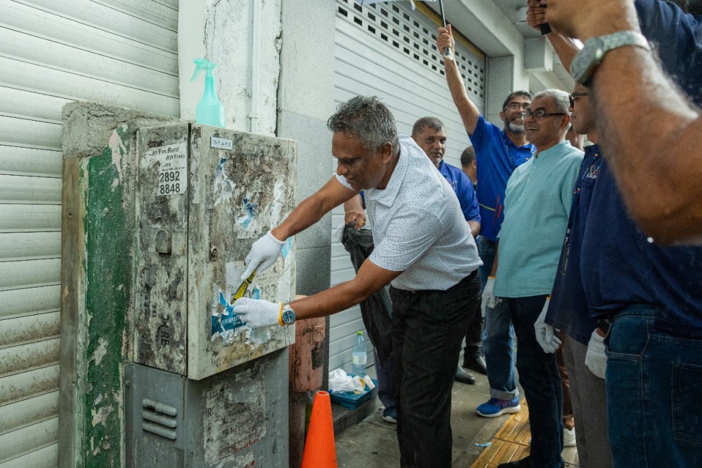 Male' sarahadhugai poster thah haru kureveyne vaki sarahadhu thakeh kanda'alhanee