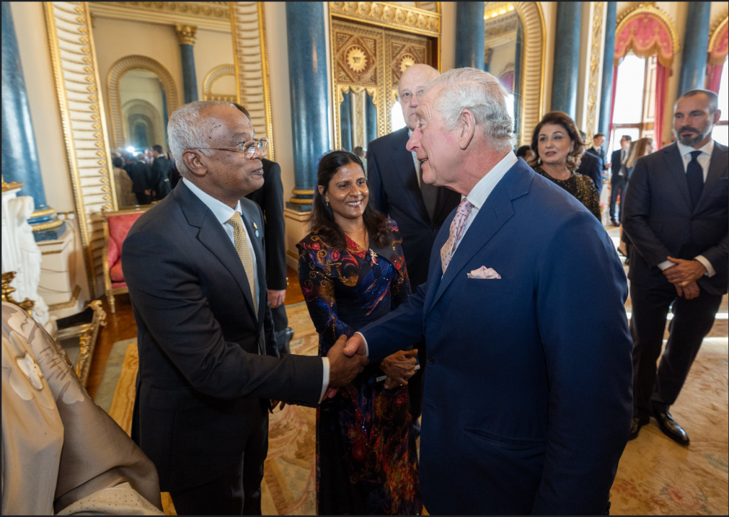 Charles aai camilla ge rasmee jaafathugai raees Solih ge dhekanbalun baiverive vadaigenfi