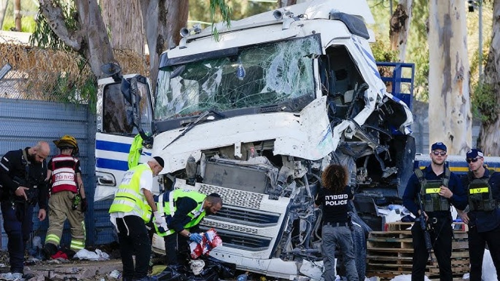Israel gai truck akaai bus eh jehi ekaku maruve, 30 meehakah aniyaavehjje
