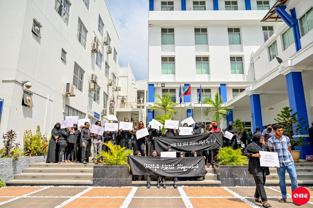 University dhaairaa ge muvazzafunge musaara anna mahun feshigen bodukuranee