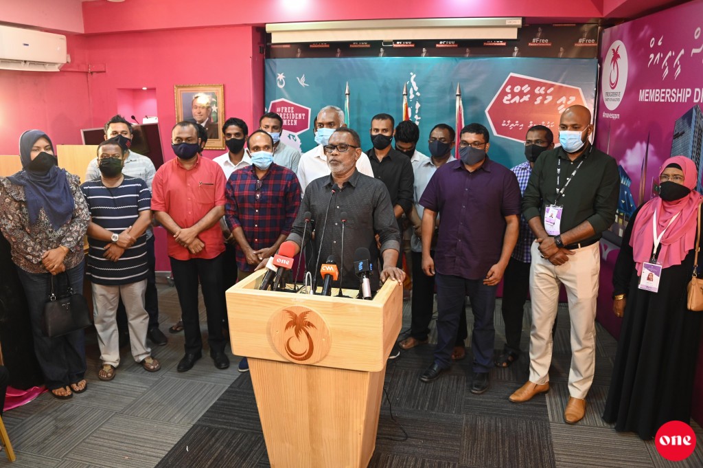 RDC ge office falhaali kamuge thuhumathu idhikolhah, idhikolhun bunanee e hunaru huree mi sarukaarugai kamah!