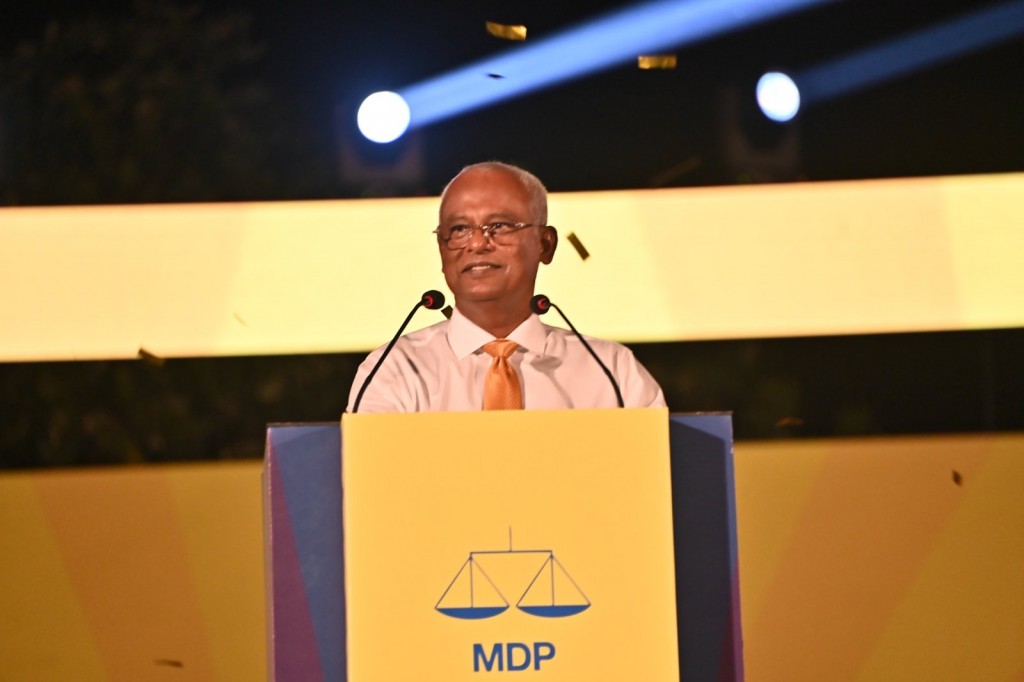 MDP ah riyaasee inthihaab kaamiyaabu kohdheyn Party ge hurihaa members ekathigandah vaan Raees ge dhauvatheh