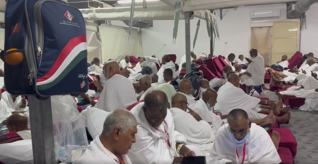 Dhivehi hurihaa hajjuverin Arafat bimah jamaavejje