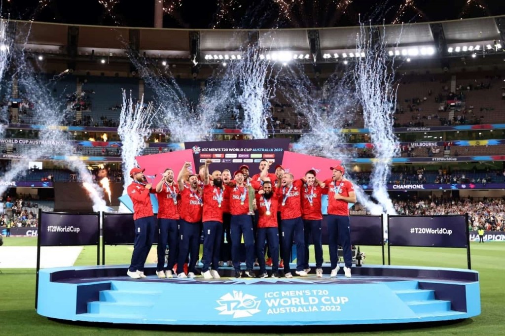 Pakistan balikoh, England in T20 cricket world cup kaamiyaabu koffi