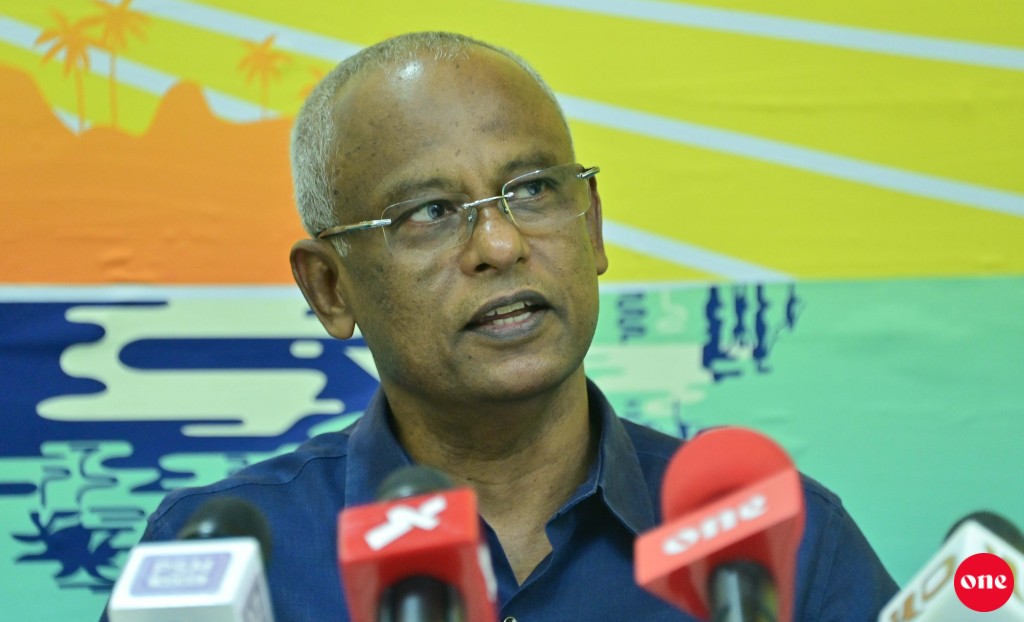 Fenaai narudhamaa hurihaa rashakah, miadhakee vaudhu fuhdhumuge manzilah gaumuge riyaa hulhuvaali dhuvas: Raees