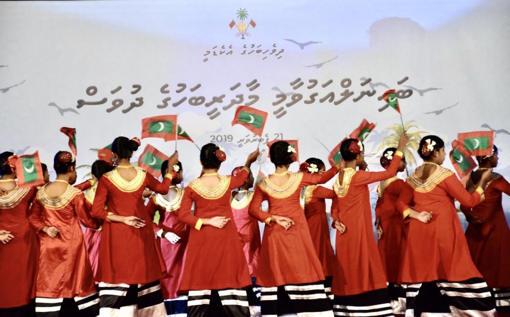 Ashrafge Nazaru: Maadhareebahuge dhuvas annakan maadhareebahah eba engeybaa?