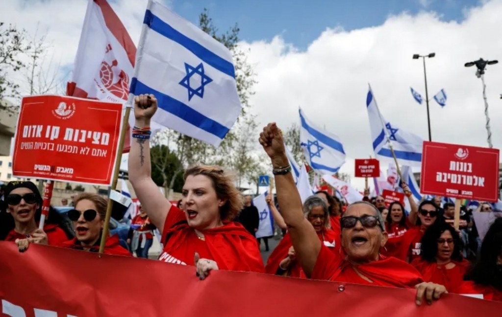 Adhuge dhuniye: Netanyahu aa dhekolhah Israelge rayyithun muzaaharaa kuranee keehvve?