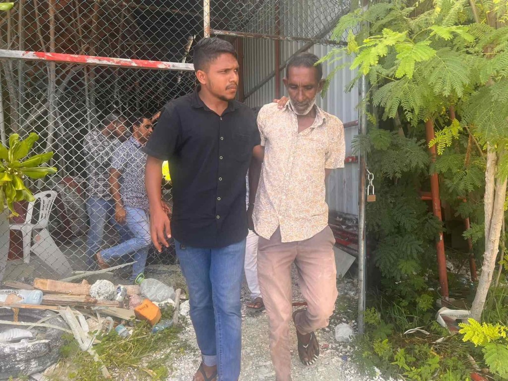 Dhaandhoo police stationun fili meehaa bannamun dhiya dhoanyehge therey filaa ohvaa hoadhaifi
