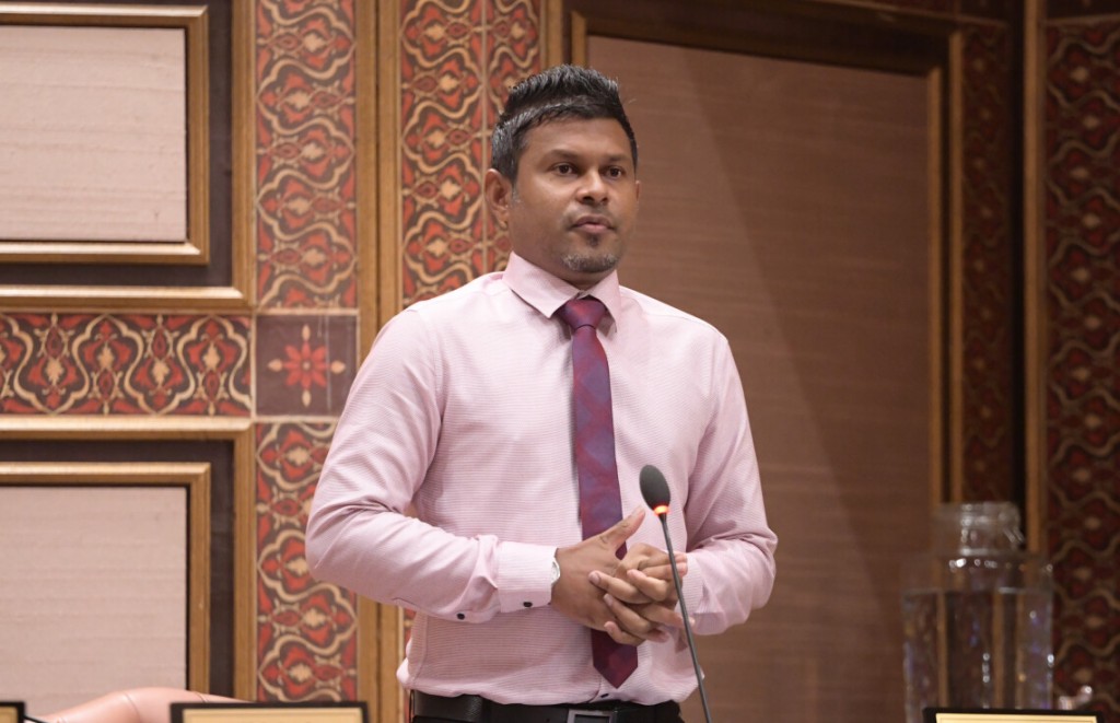 Muzaaharaa in hayyaru kuri anhenunge karaamaathah araigenfaivaa kamah bune husha'helhi mahsala beyrukollaifi