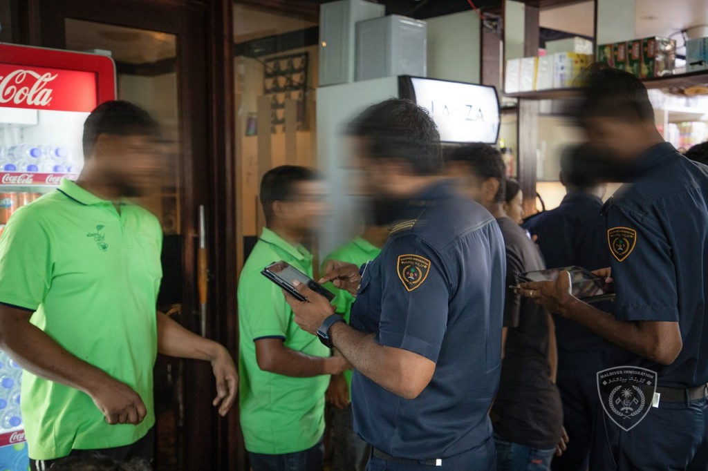 6 cafe' ehgai gavaaidhaa hilaafah masahkaiy kuramun dhiya 16 bidheysee eh athulaigane, 3 cafe' akah notice dheefi