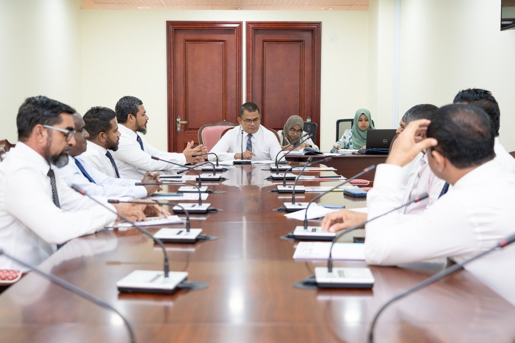 Budget bahus: Komme member akah 15 minute, Minister ah 45 minute dheyn faaskoffi