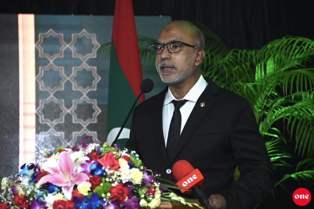 Mi aharuge mula roadha dhuvahakee angaara dhuvas