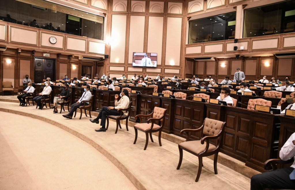 Raees Nasheed ge verikamugai hingi kamah bunaa corruption ge mahssalaige garaaru beyrukollaifi