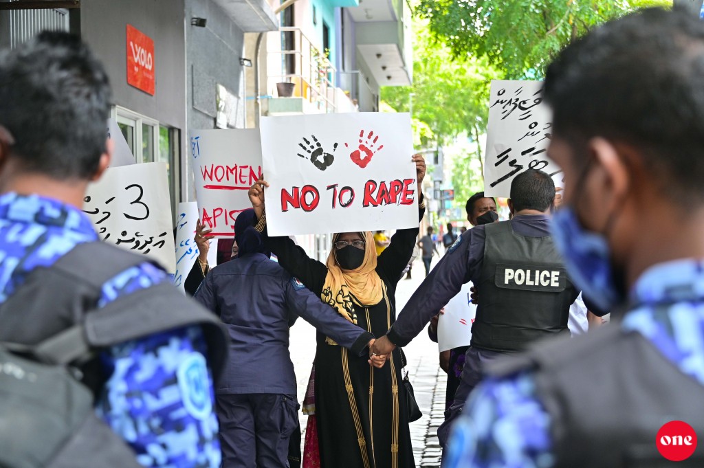 Safari ehgai bidheysee anhenaku rape kuri kamah bunaa mahsala eh balan fashaifi