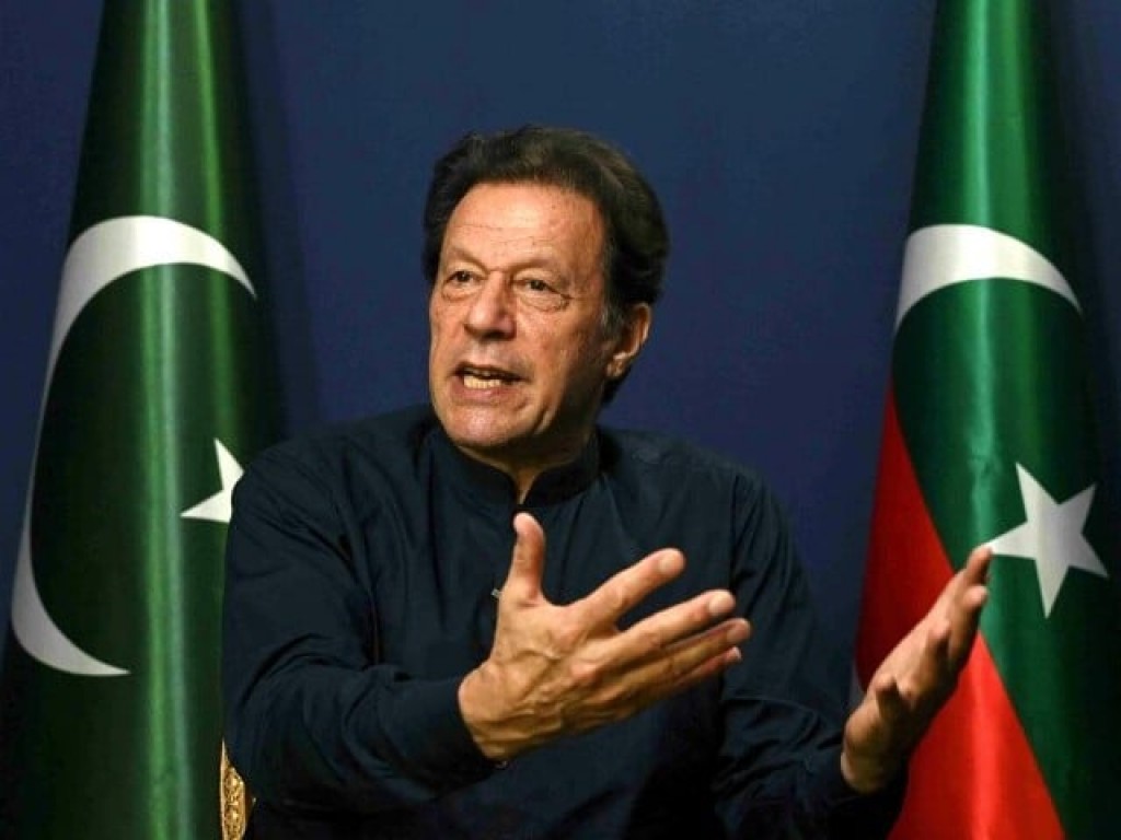 ‘Don’t have a problem with army chief,’ Imran Khan says