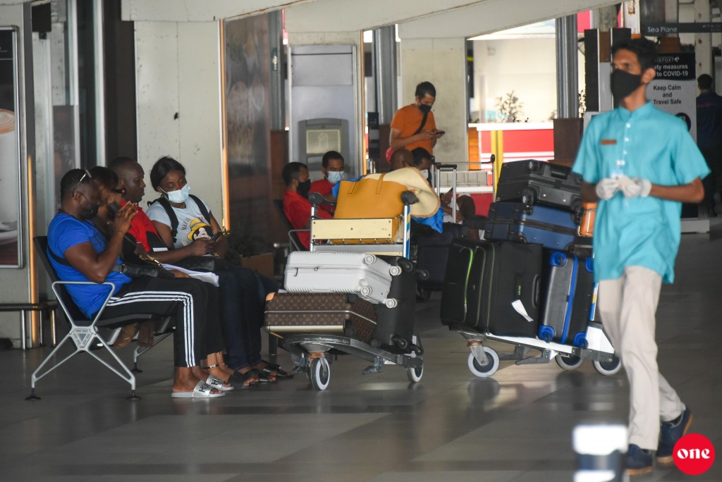 BREAKING: Velana Airport ge cargo cluster inn positive vee meehunge adhadhu 57 ah, 77 contact inn