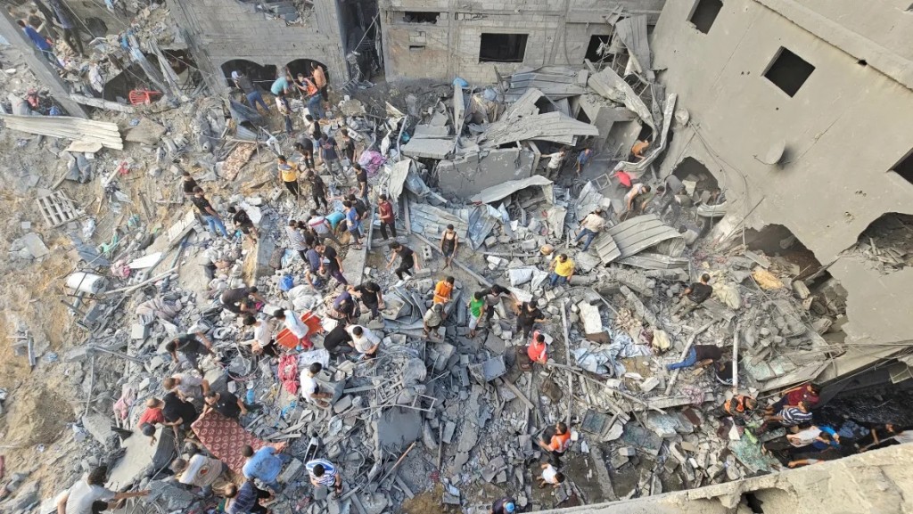 Israel in Gaza ge refugee camp akah bomb alhai 50 meehaku maraalaifi