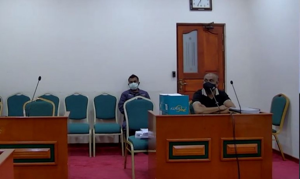 Dhe dharin jaaminukoh bandhun dhookollumah Ammatee hushahalhaifi