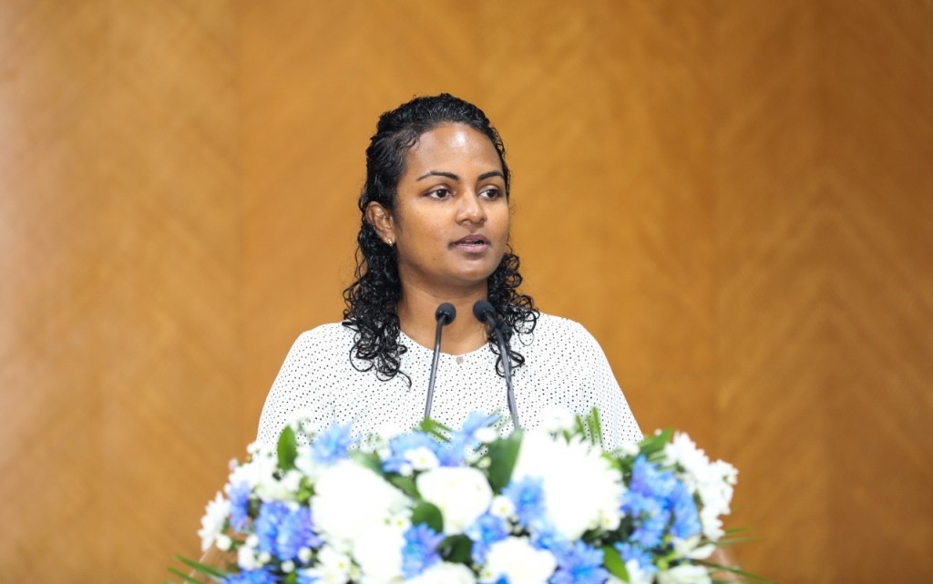 Stelco badhaluvaanvee Raajjeygai iyaadhakuranivi hakathaige hidhumaiy dhey kunfunyakah: Shauna