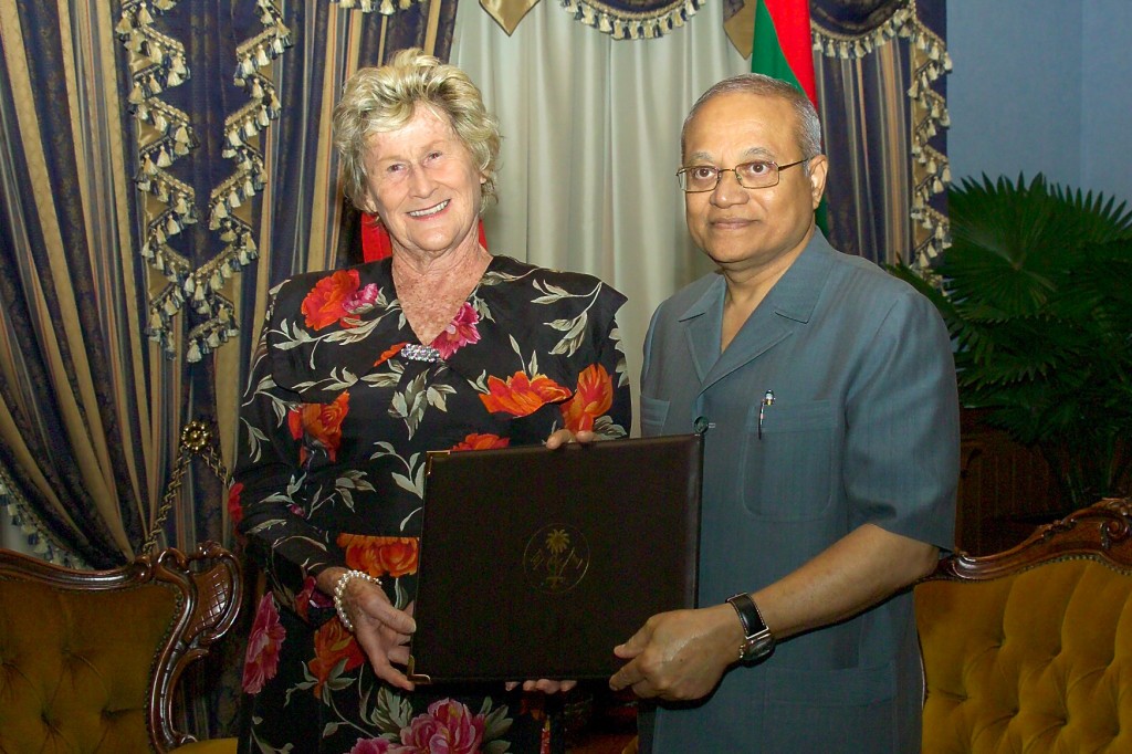 Dhivehi Tourizam ge ''lady'' oni de Laroque maruvejje