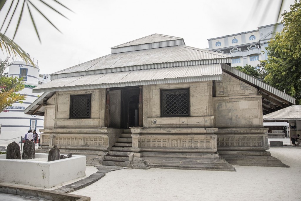 Maraamaathah fahu hukuru miskiy alun hulhuvaifi