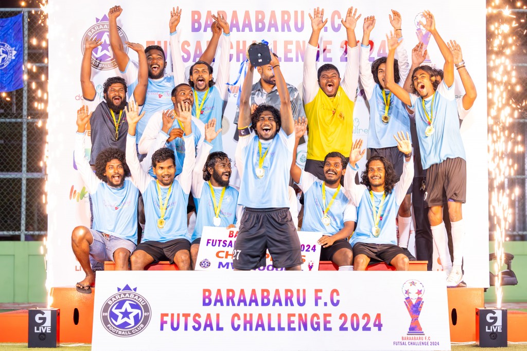 Baraabaru FC futsal challenge ge champion kan Bageys SC in hoadhaifi