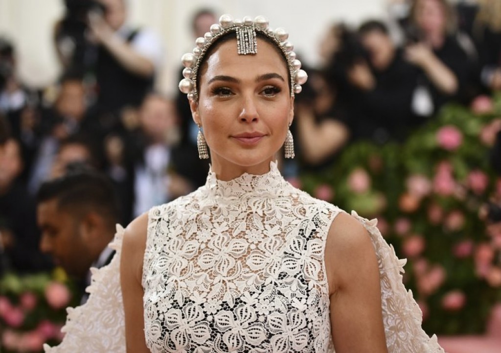 Gal Gadot to play Cleopatra in upcoming movie directed by Patty Jenkins