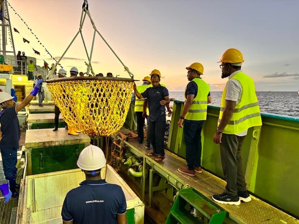 Europe ah mas beyru kuran 3,000 metric tonne ge boat eh Raajje ahnanee
