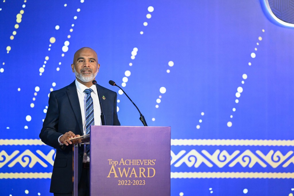 September ge niyalah sarukaaruge hurihaa school eh AC kureveyne: minister 