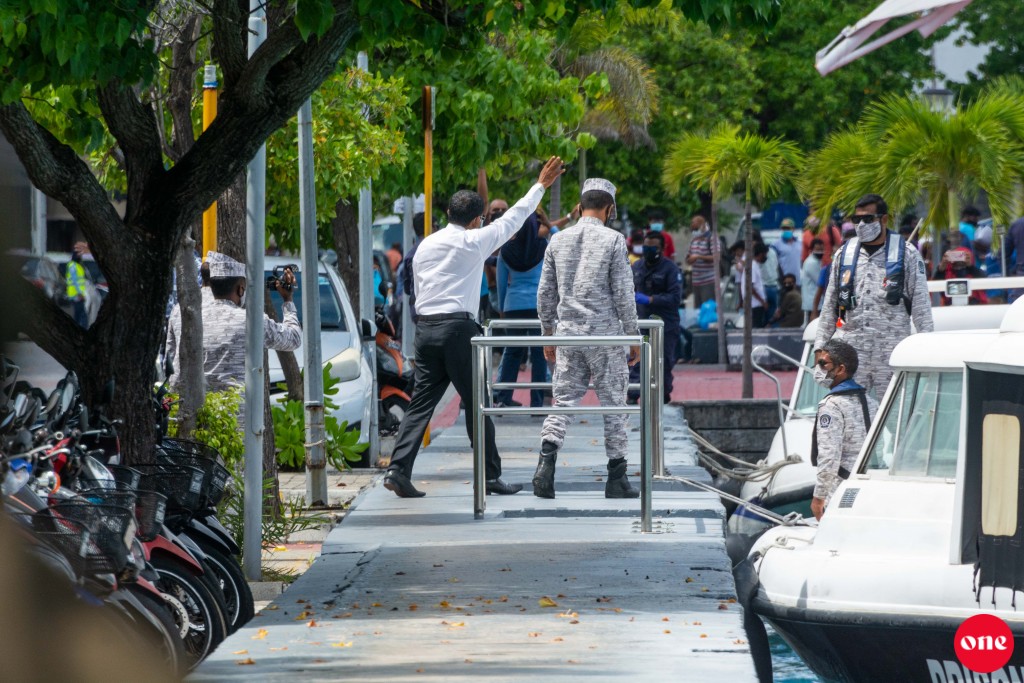 Idhikolhu ehvumugai aniyaavi anhenunthakakee fuluhunge vaajibah huras elhi baeh: Fuluhun