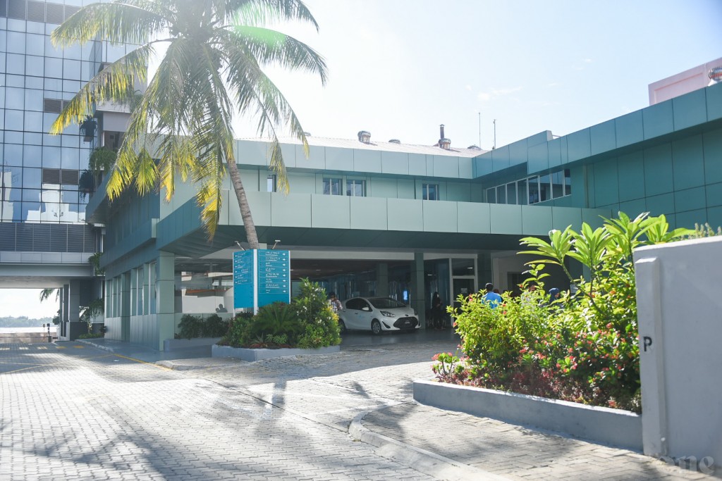 BREAKING: IGMH: Ithuru 2 muvazzafakaai discharge kuri 2 bali meehaku positive ve, positive vee meehunge adhadhu 15 ah