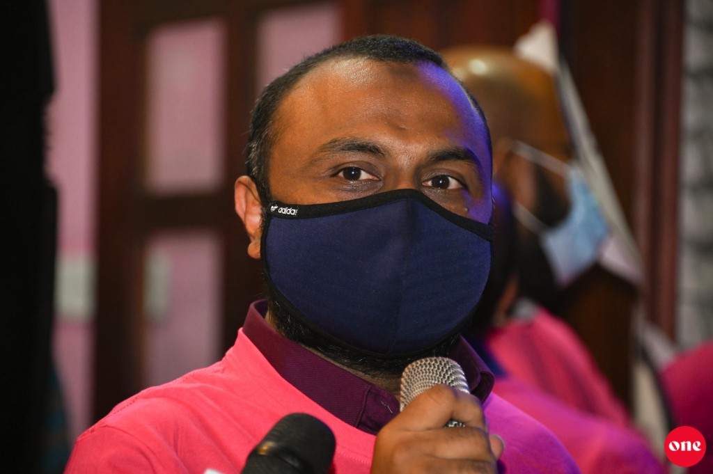 Nasheed ah dhey maruge inzaaru thah huttuvan jehey: Shaheem