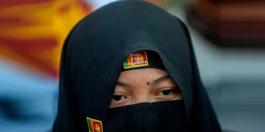 Gaumee salaamathah nurahkaa vaakamah bune Lanka gai buruga elhun manaa kuranee