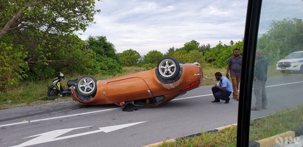 Car overturns on Laamu Link Road