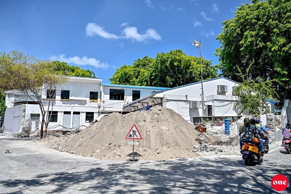 Hulhumale saharaa gai fenboduvaathee meehun valhulun vaguthee gothun aa saharaa ah