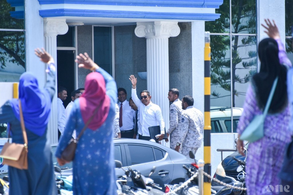 President Yameen immediately brought to police station after hearing at court