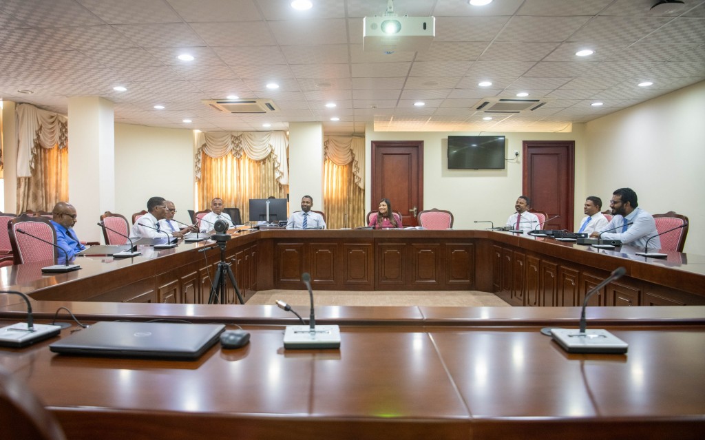 Airport in drug thakeh gellun: massala aagulhigen NIC in kankuraagoiy Majilis in balanee