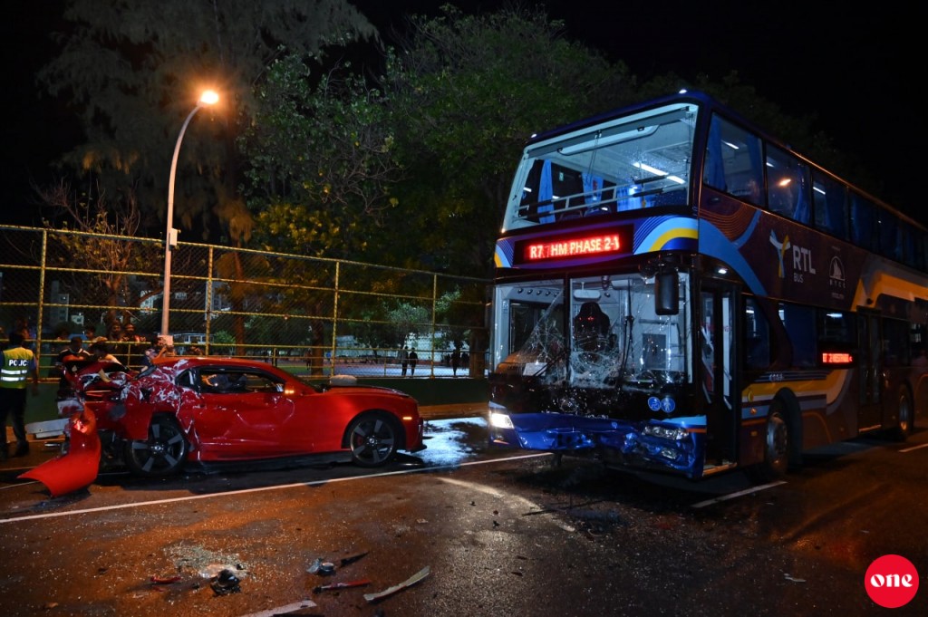 Bus akaai car eh jehi nurahkaatheri accident eh, 4 meehakah hospital gai faruvaa dhenee