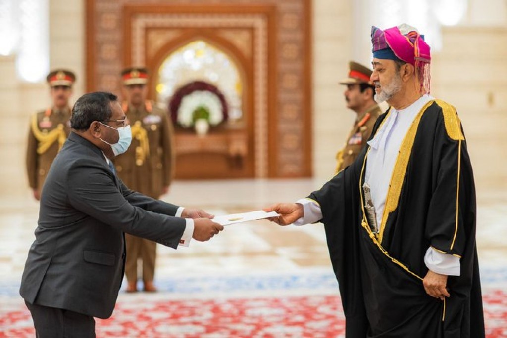 Non-Resident Ambassador of Maldives presents credentials to the Sultan of Oman