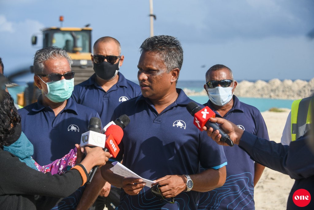 Contract gai vaa thaareekhah Ihavandhoo bandharuge massaikai ninmaa leveyne: Azim